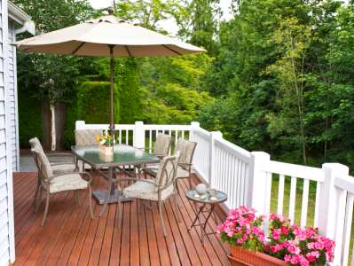 Outdoor living spaces by Simpson's Home Improvement